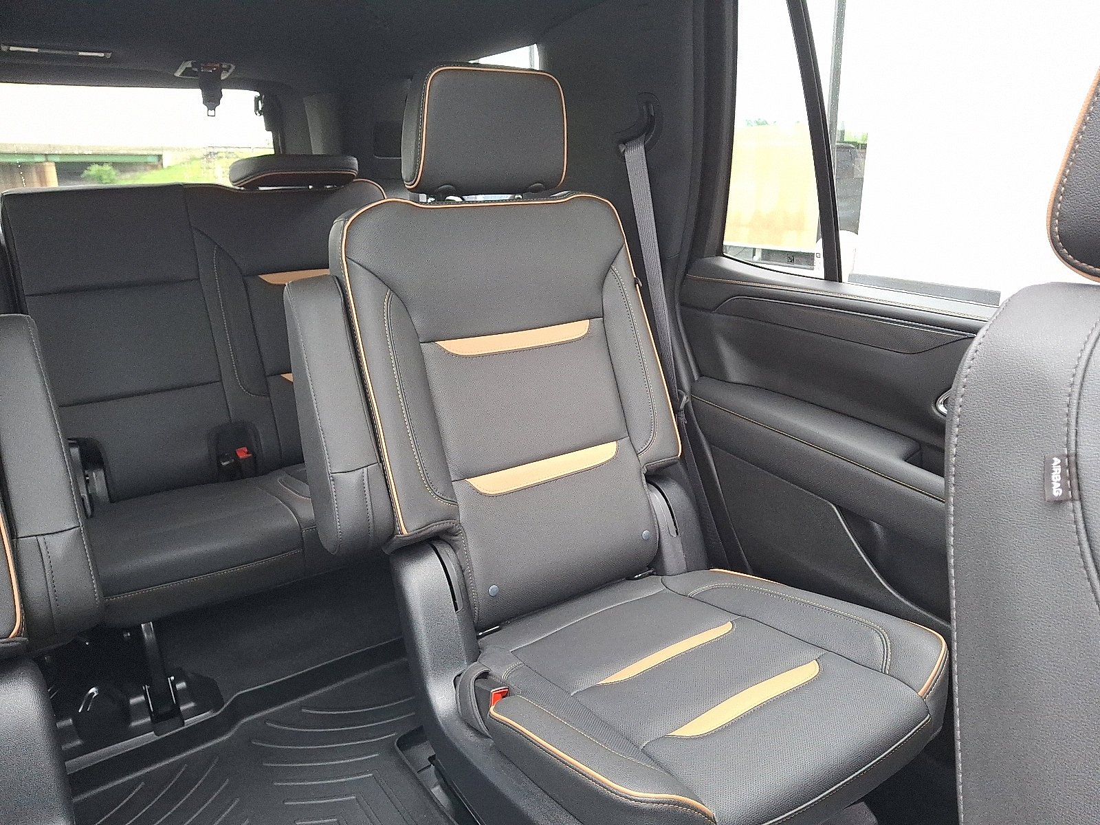 2023 GMC Yukon AT4 - Photo 16