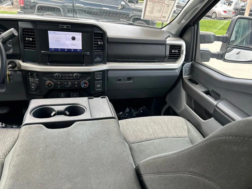Used 2025 Oxford White Ford XLT image 12