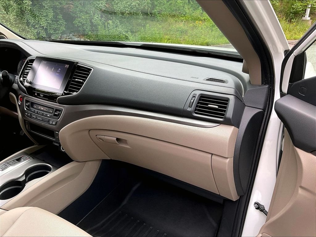 Used 2023 White Honda RTL image 13