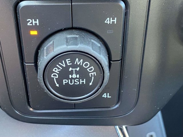 New 2026 Carbonized Gray Metallic Ford XLT image 18