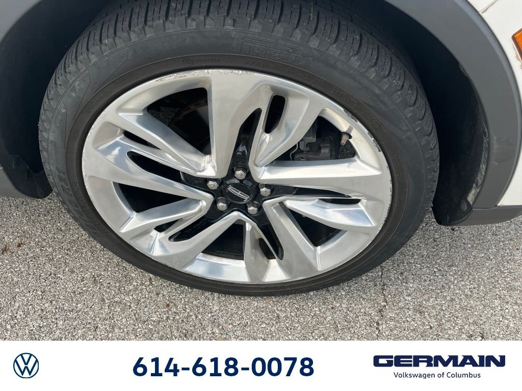 Used 2018 White Lincoln Reserve image 15