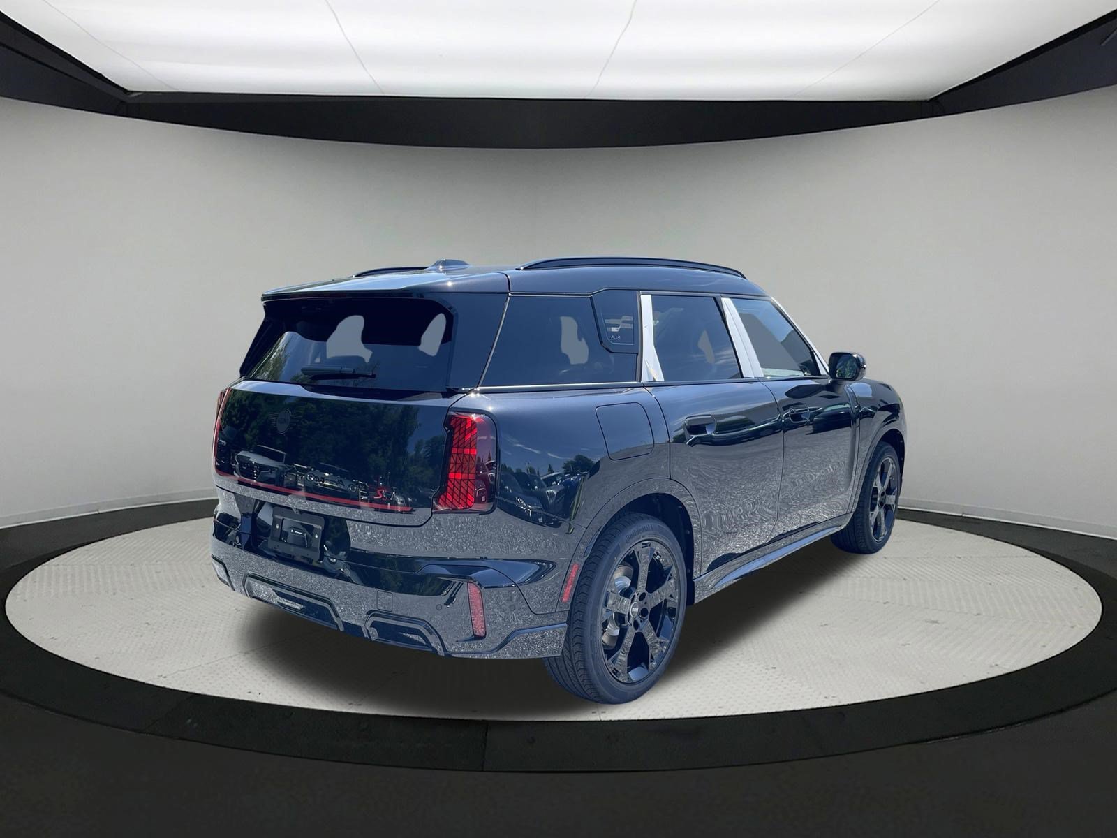 New 2027 Midnight Black II Metallic MINI Iconic image 6