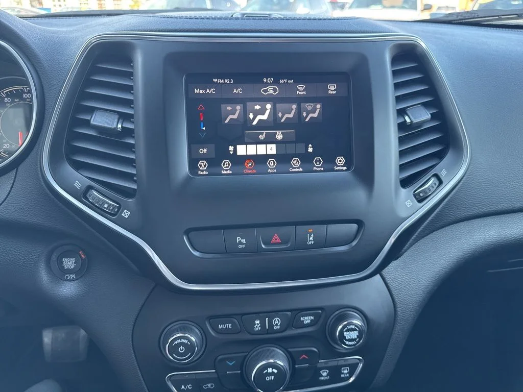 Used 2021 Green Jeep Latitude Lux image 6