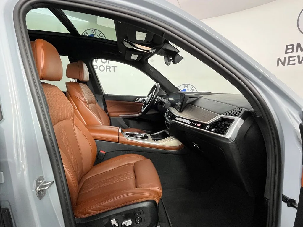 Used 2024 Gray BMW M60i image 26