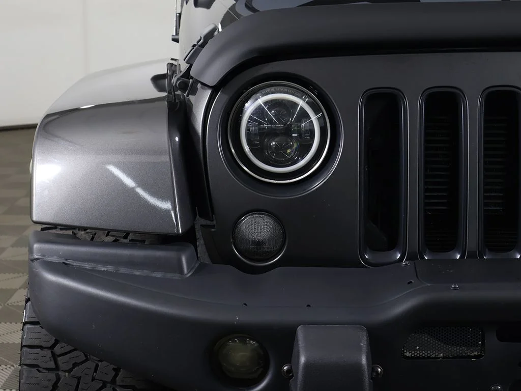 Used 2018 Granite Crystal Metallic Clearcoat Jeep Unlimited Sport image 10