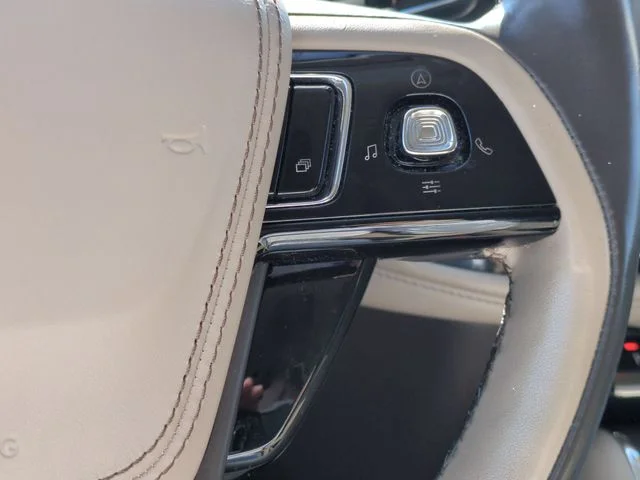 Used 2020 White Lincoln Reserve image 18