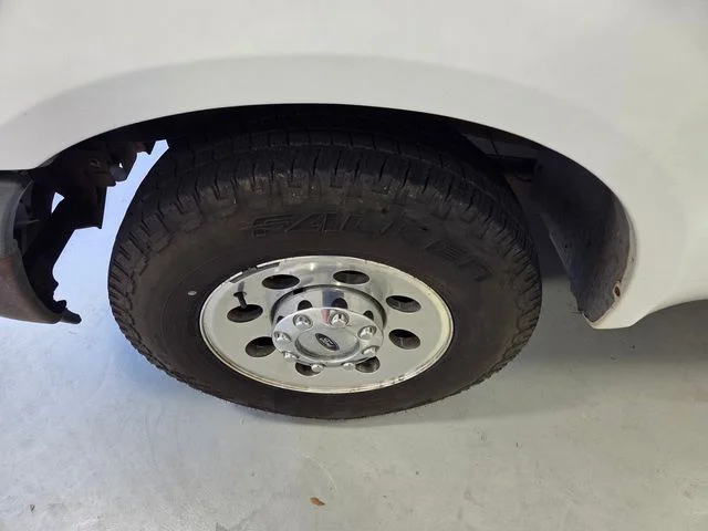 Used 2006 White Ford XL image 15