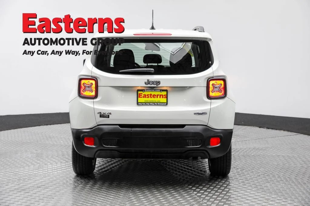 Used 2017 White Jeep Latitude image 6
