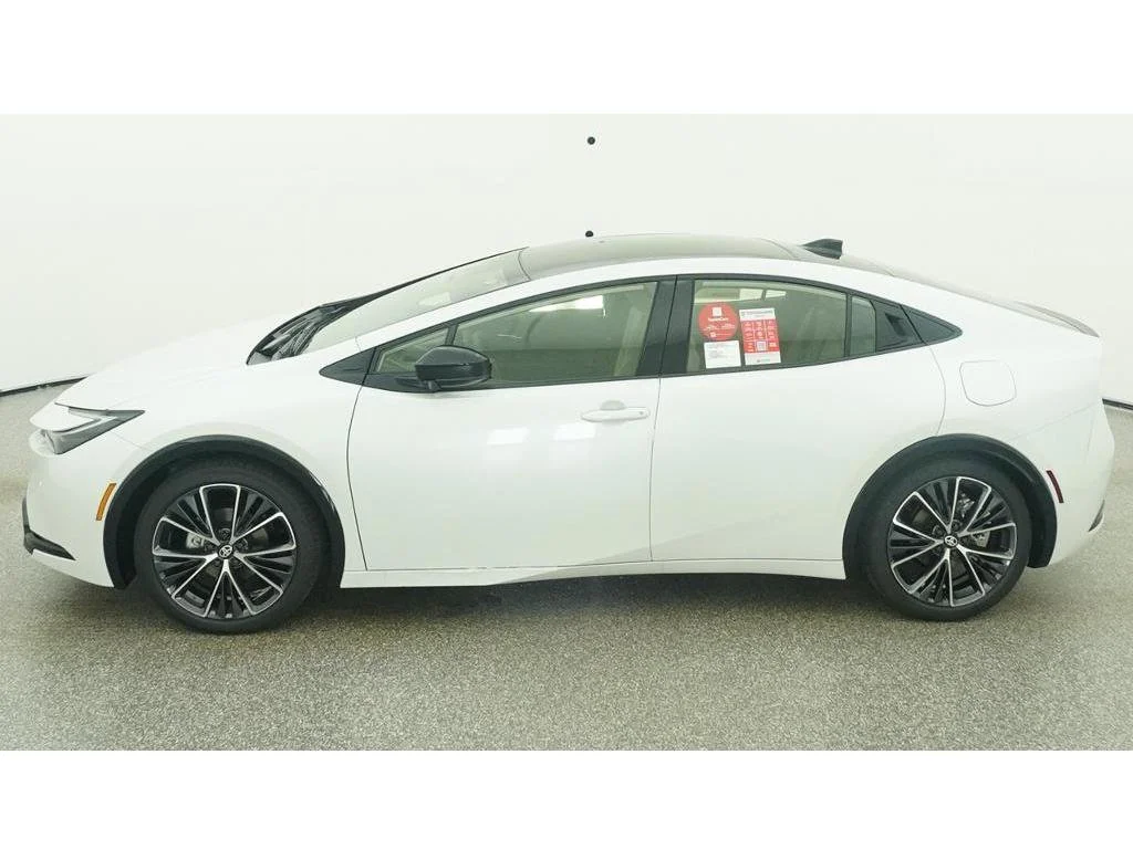 New 2027 Wind Chill Pearl Toyota XLE image 3