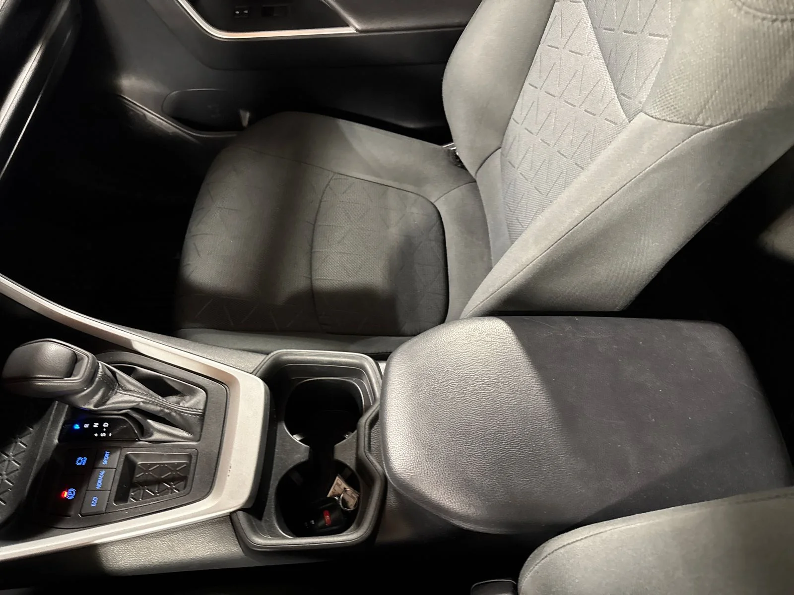Used 2021 White Toyota XLE image 25
