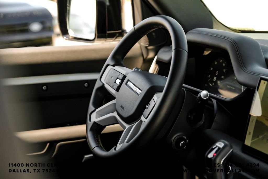 Used 2025 Fuji White Land Rover X-Dynamic SE image 10