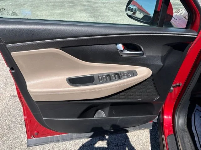 Used 2019 Red Hyundai SE image 14