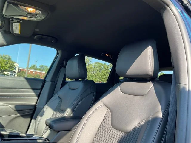 New 2026 Fathom Blue Pearl Coat Jeep Latitude image 19
