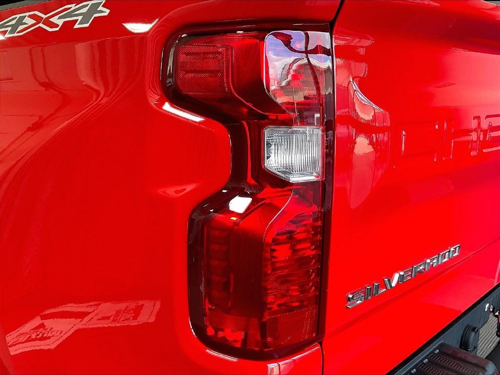 Used 2023 Red Chevrolet Custom image 34