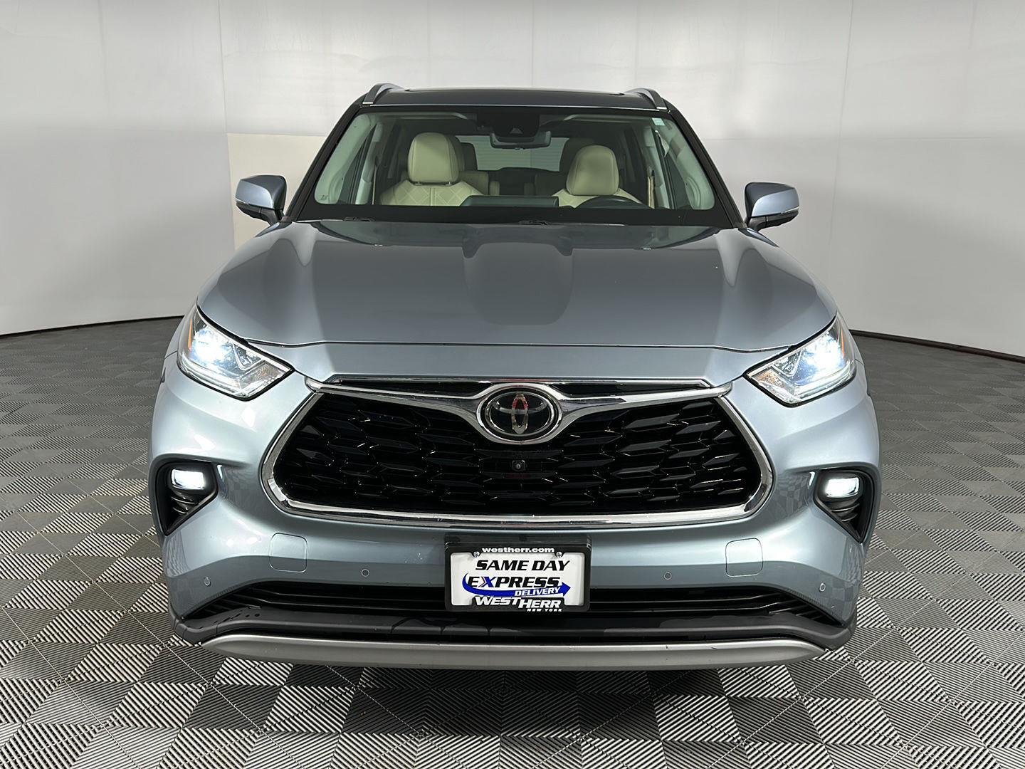 Used 2021 Moon Dust Toyota Platinum image 3