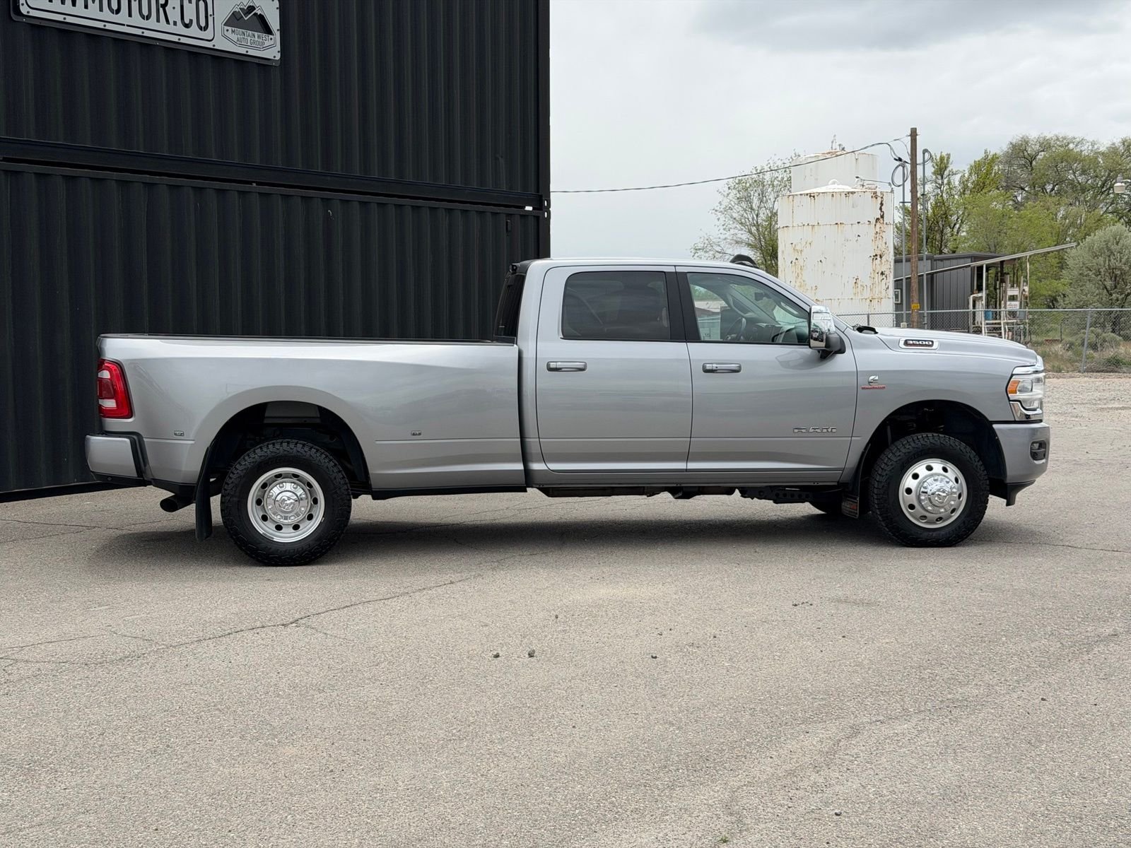 View vehicle photo 6