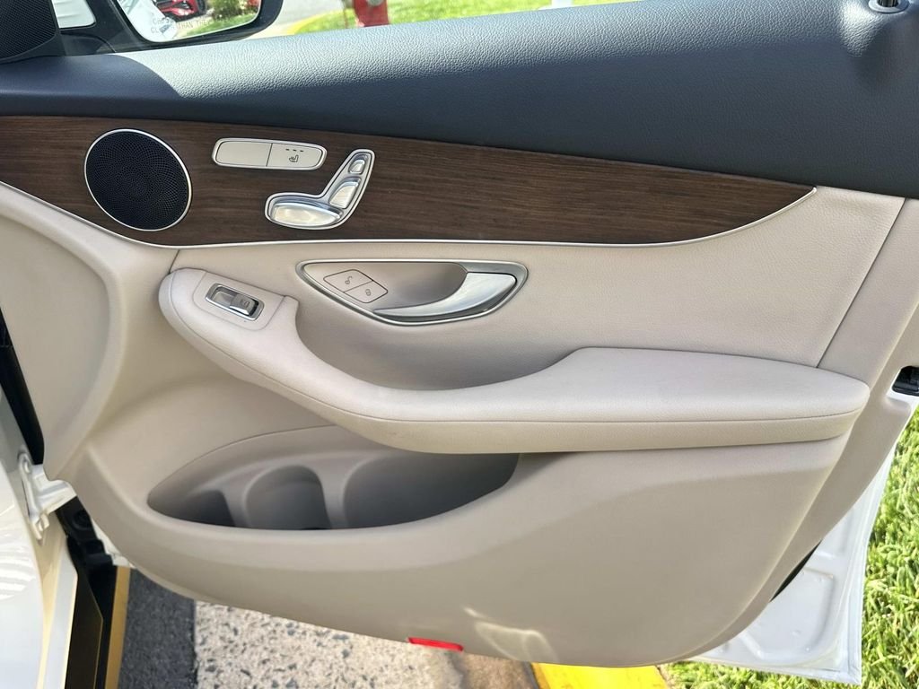 Certified Used 2022 Polar White Mercedes-Benz GLC 300 image 10