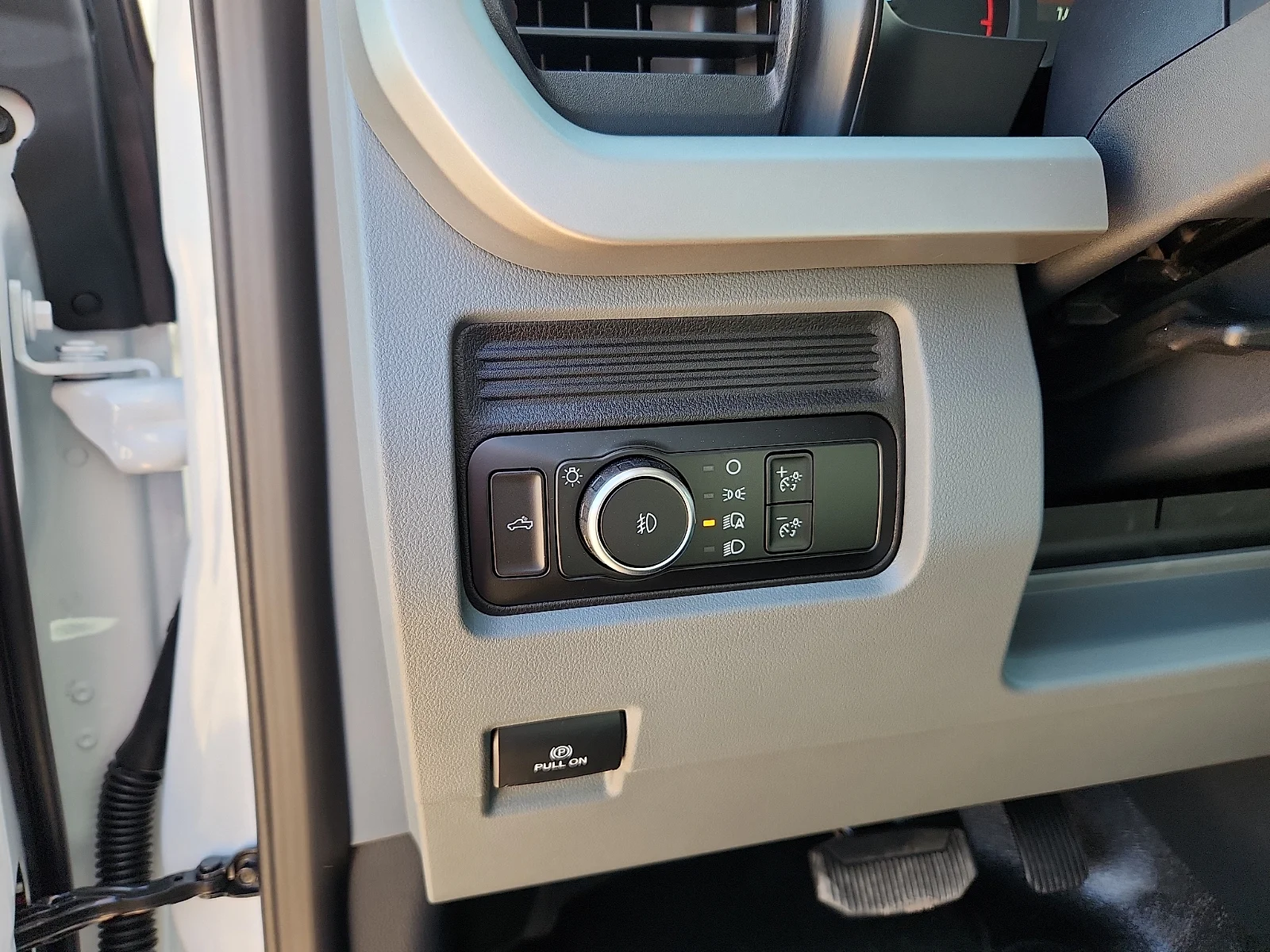 New 2026 Oxford White Ford XL image 16