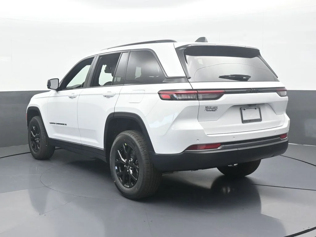 New 2026 Bright White Clear-Coat Exterior Paint Jeep Laredo image 2