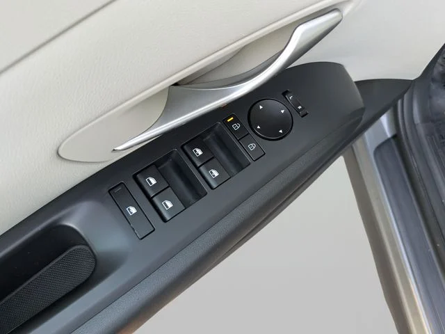 Used 2025 Gray Hyundai SEL image 18