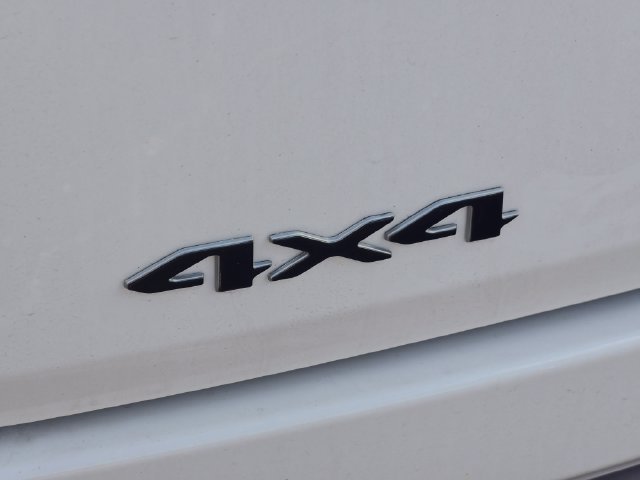 New 2026 Bright White Clear-Coat Exterior Paint Jeep Limited Altitude image 27