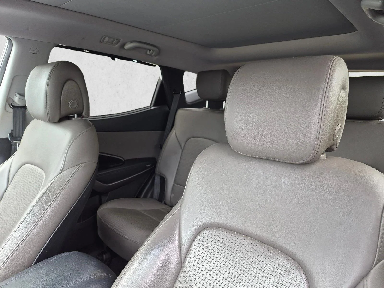 Used 2015 Frost White Pearl Hyundai  image 4