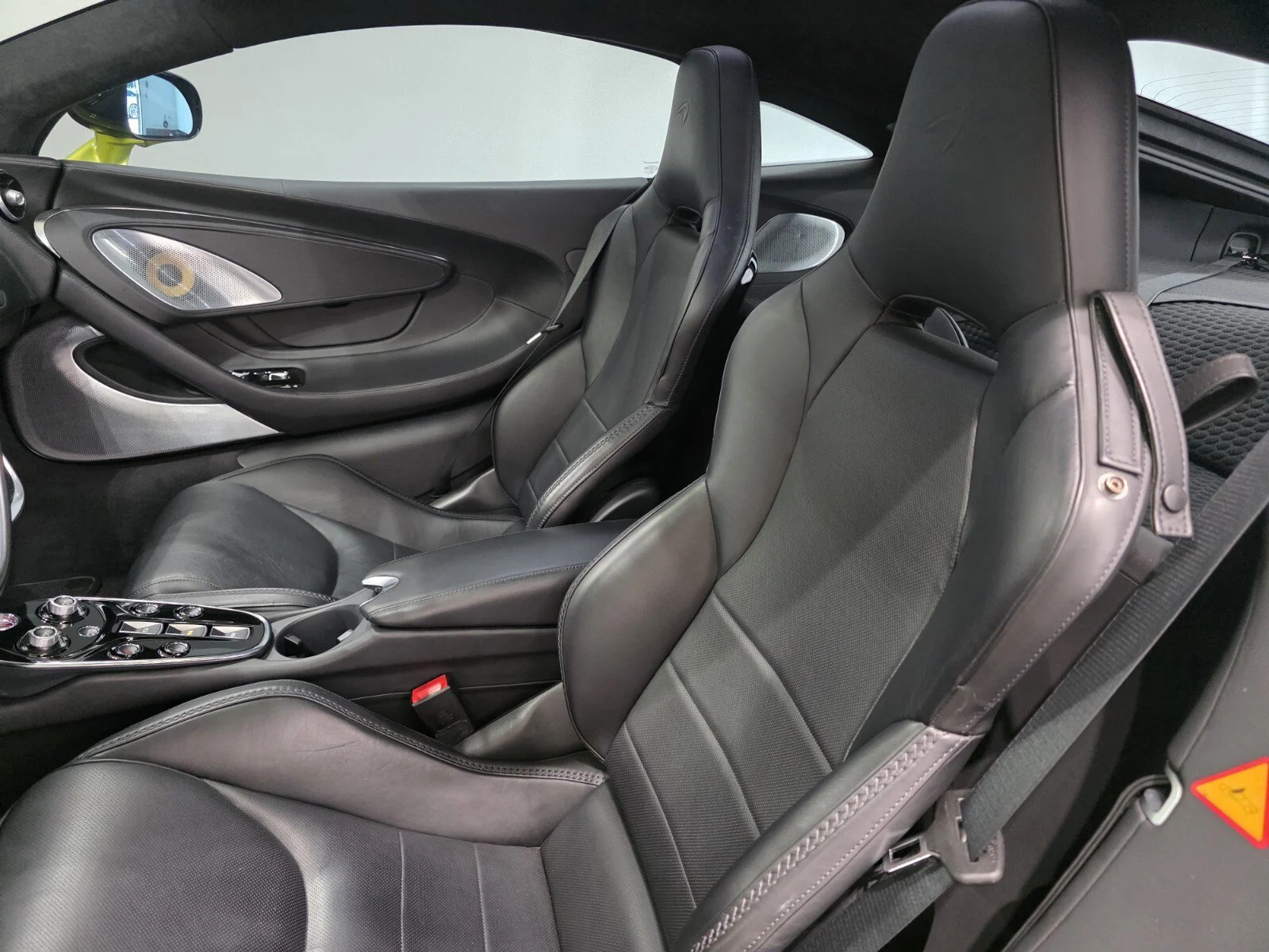 Used 2022 Flux Green McLaren  image 8