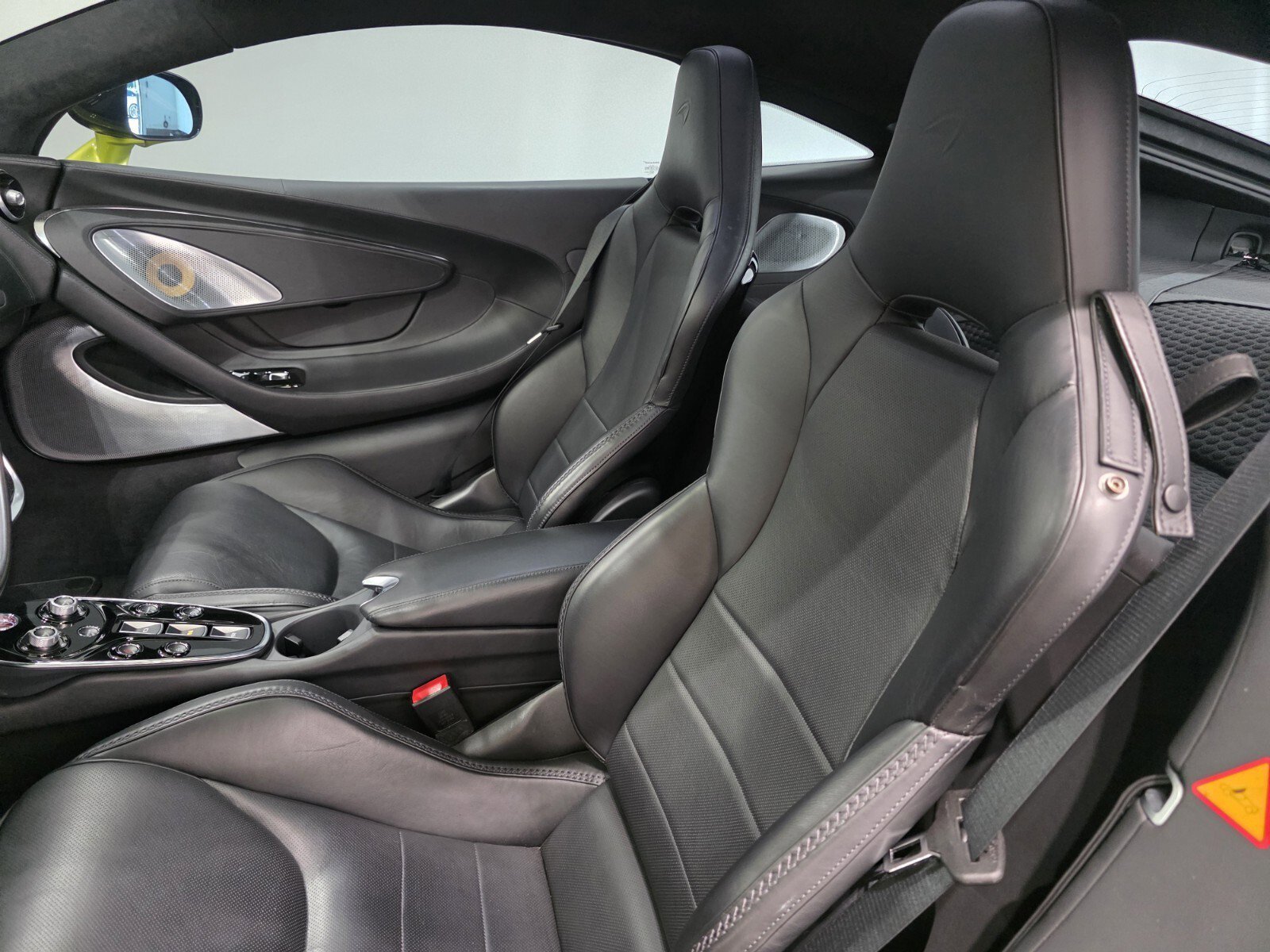 Used 2022 Flux Green McLaren  image 8