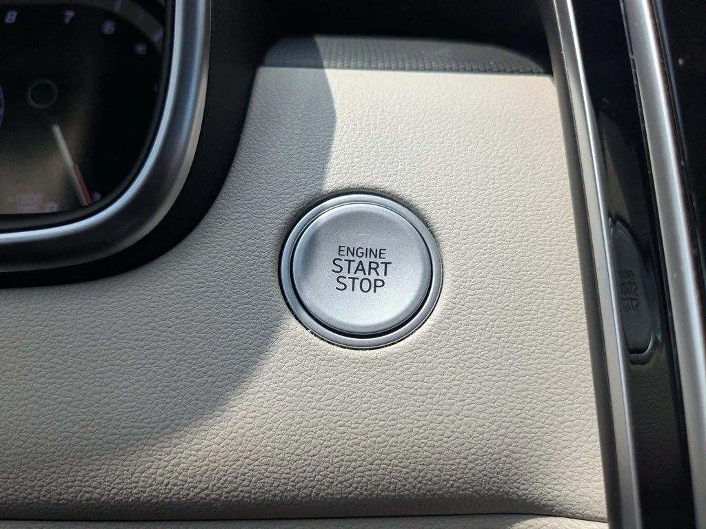 Used 2022 Shimmering Silver Hyundai SEL image 19