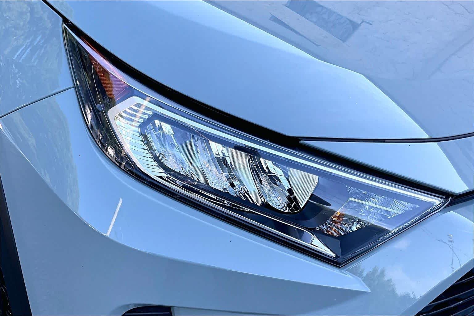 Used 2021 Lunar Rock Toyota XLE Premium image 28
