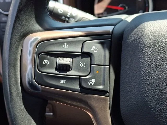 Used 2023 Iridescent Pearl Tricoat Chevrolet High Country image 21