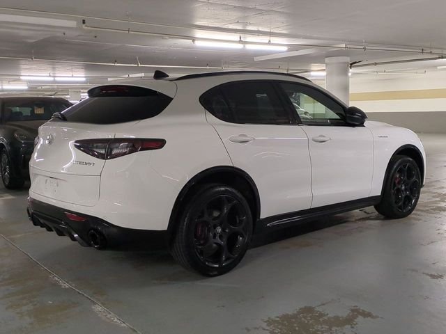New 2026 Milano White Exterior Paint Alfa Romeo Veloce image 7