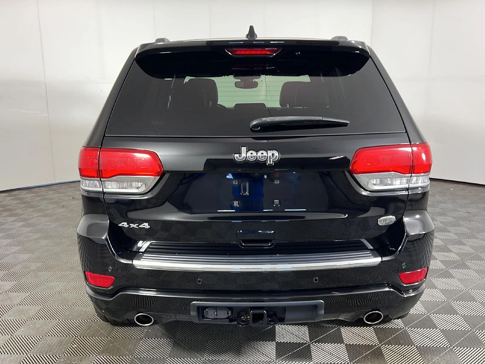 Used 2020 Diamond Black Crystal Pearlcoat Jeep Overland image 6