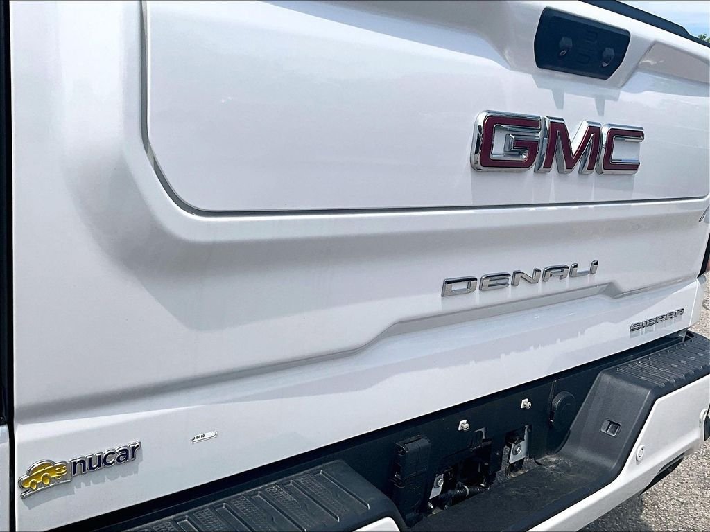 Used 2024 White GMC Denali image 29