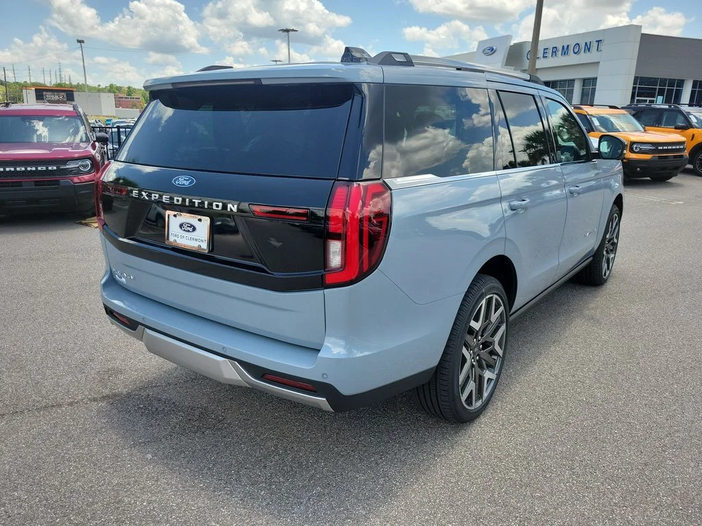 New 2026 Glacier Gray Metallic Tri-Coat Ford Platinum® image 5