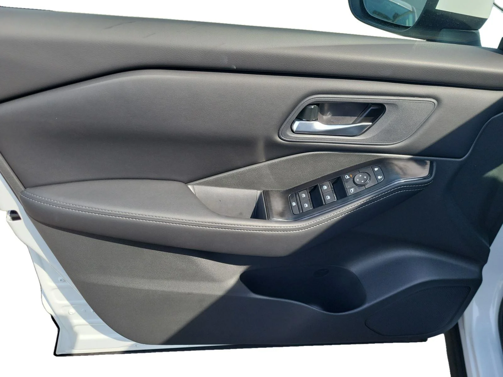 New 2026 Everest White Pearl Tricoat Nissan SV image 9