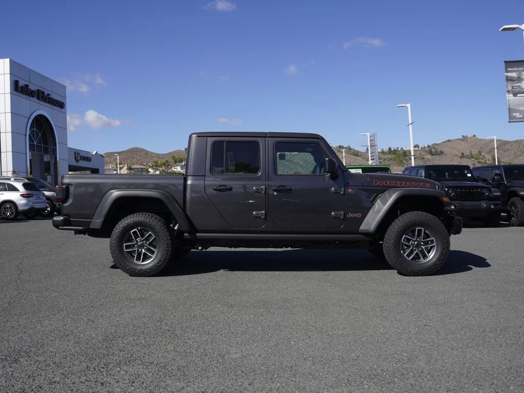 New 2026 Granite Crystal Metallic Clear-Coat Exterior Paint Jeep Mojave image 2