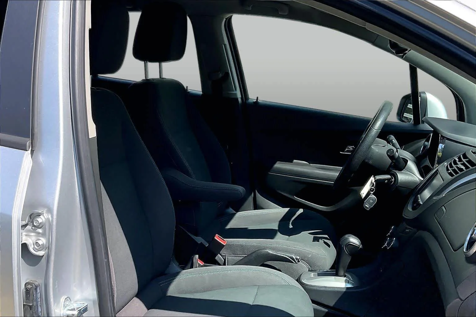 Used 2016 Silver Ice Metallic Chevrolet LS image 8