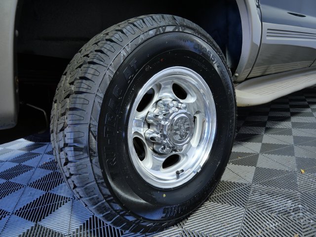 Used 2000 Green Ford Limited image 9