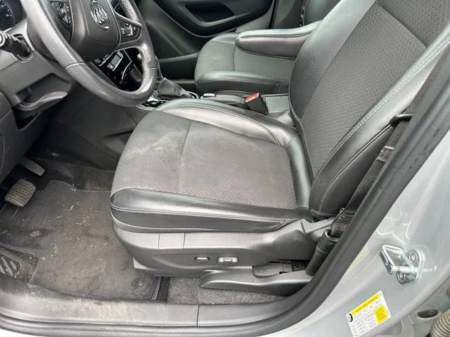 Used 2022 Silver Buick Preferred image 31