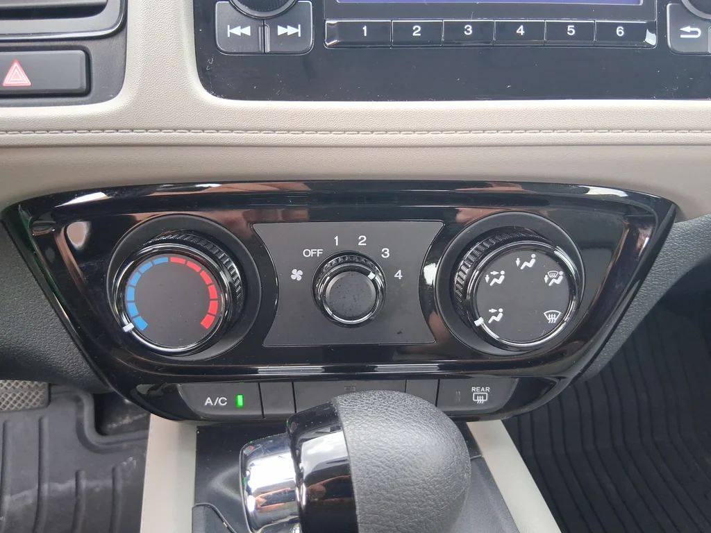 Used 2022 White Honda LX image 21