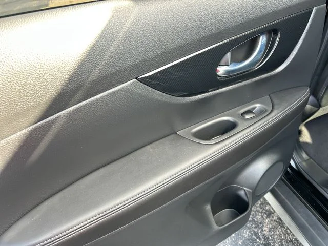 Used 2018 Magnetic Black Nissan SL image 19