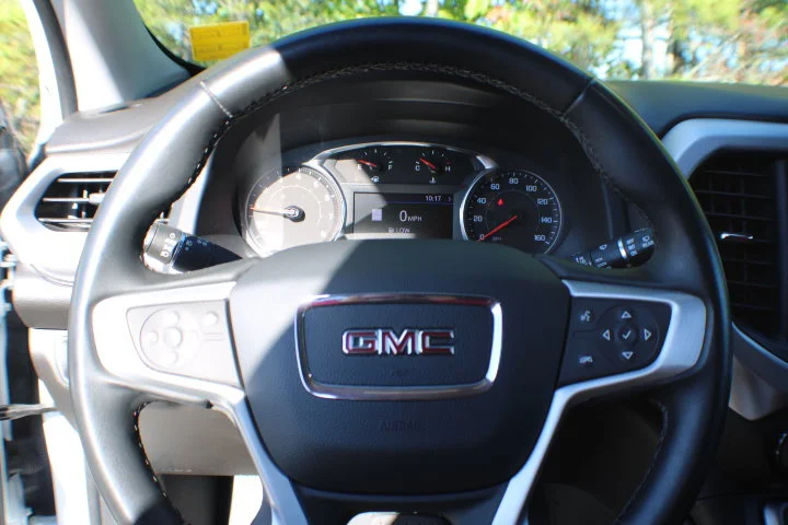 Certified Used 2023 SUMMIT WHITE GMC SLT image 10