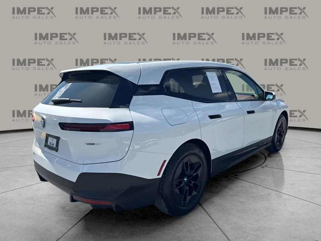 Used 2023 White BMW xDrive50 image 5