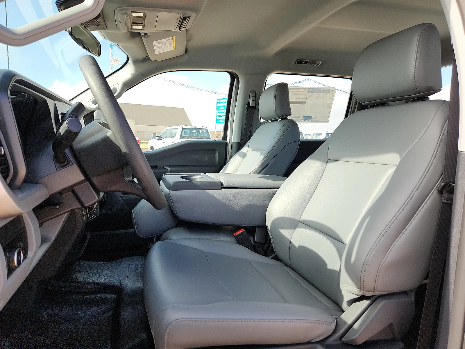 New 2026 Oxford White Ford XL image 17