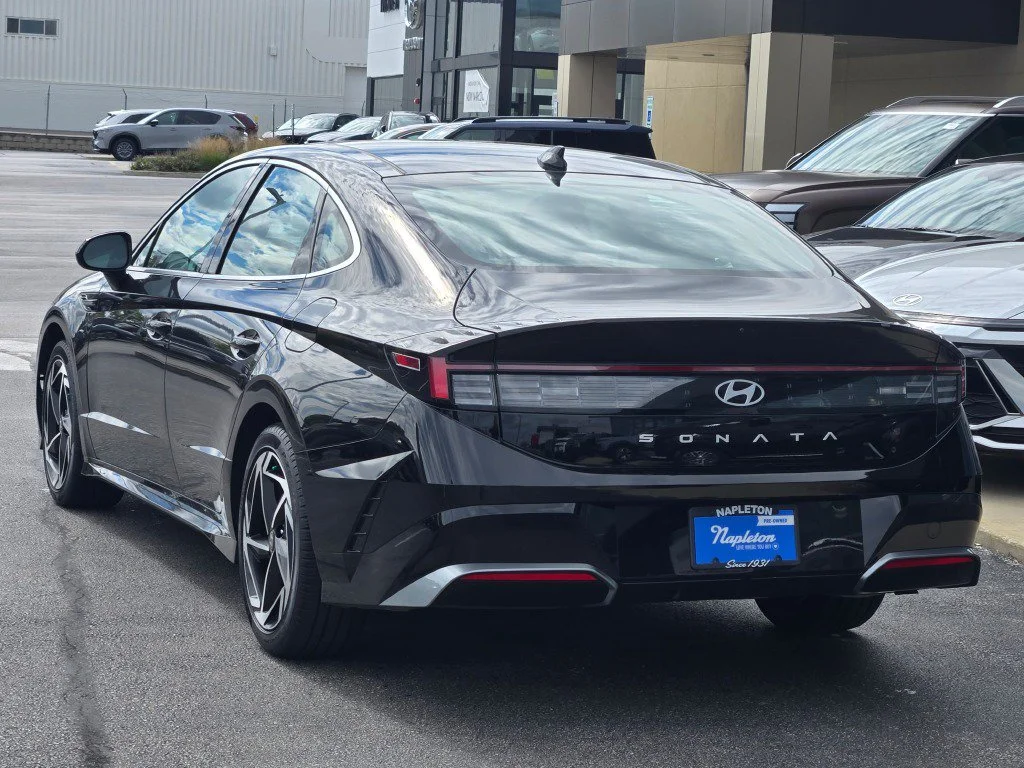 Used 2024 Black Hyundai SEL image 12