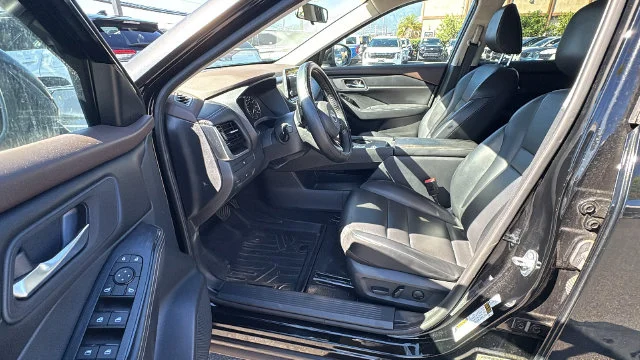 Used 2022 Black Nissan SV image 7