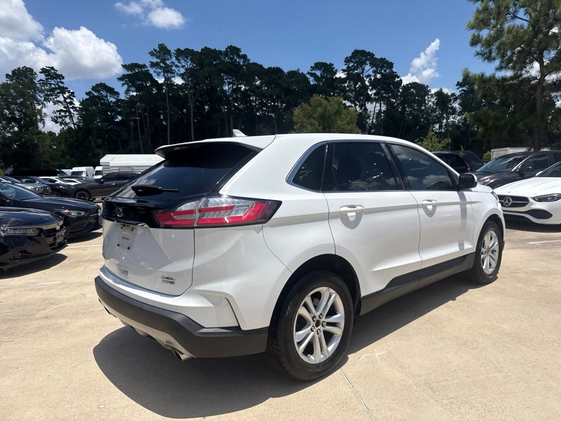 Used 2019 Oxford White Ford SEL image 4