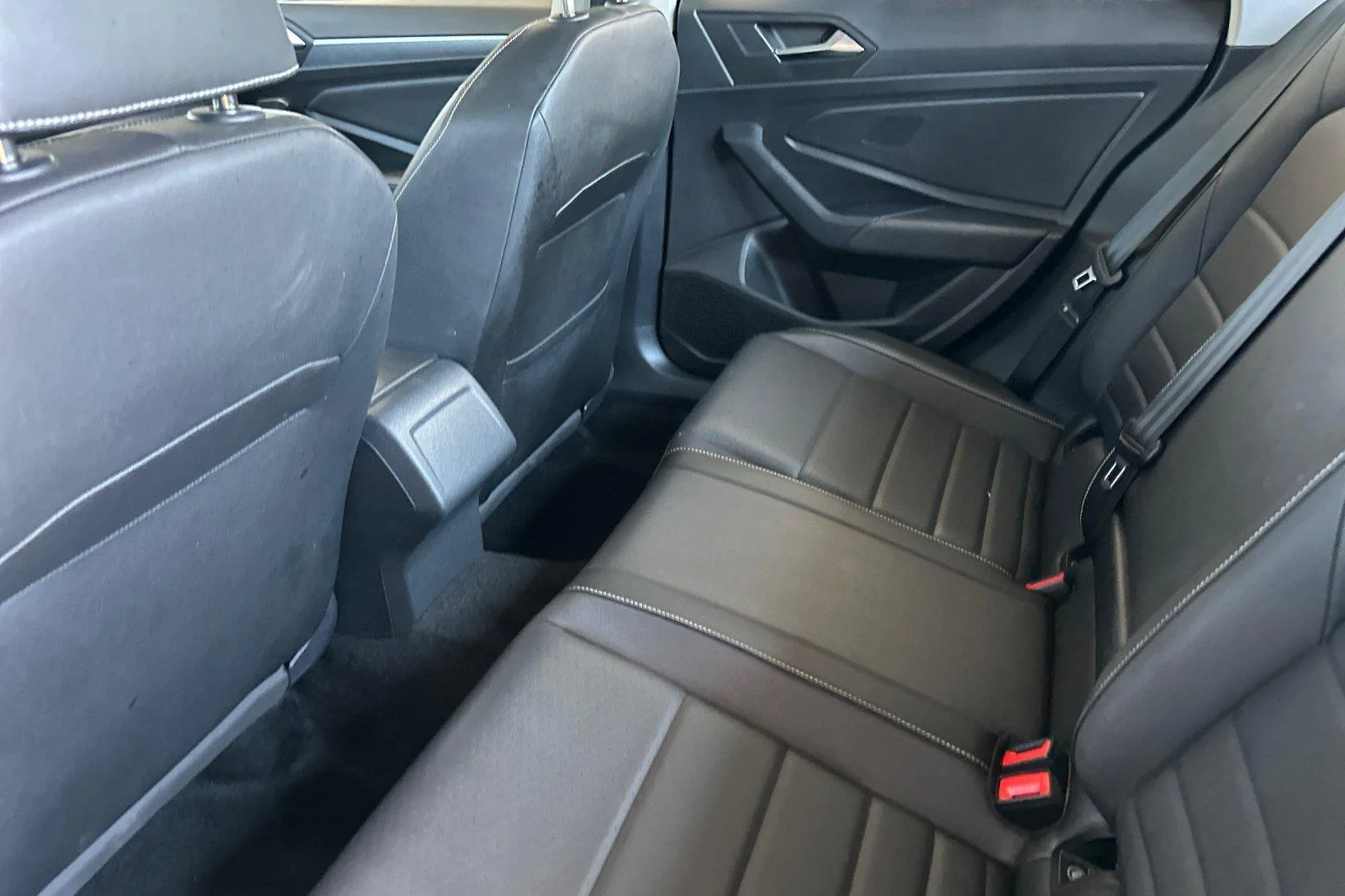 Used 2024 Platinum Gray Metallic Volkswagen SE image 12
