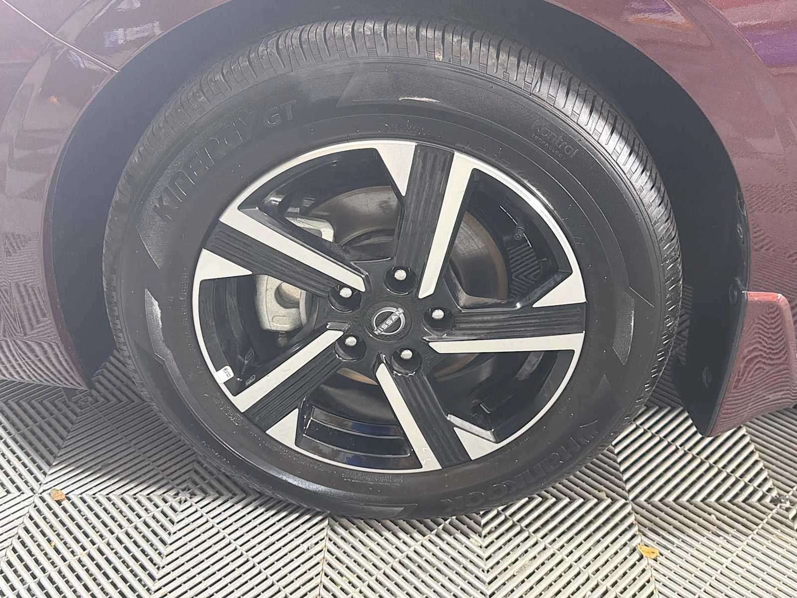 Used 2025 Rosewood Metallic Nissan SV image 27